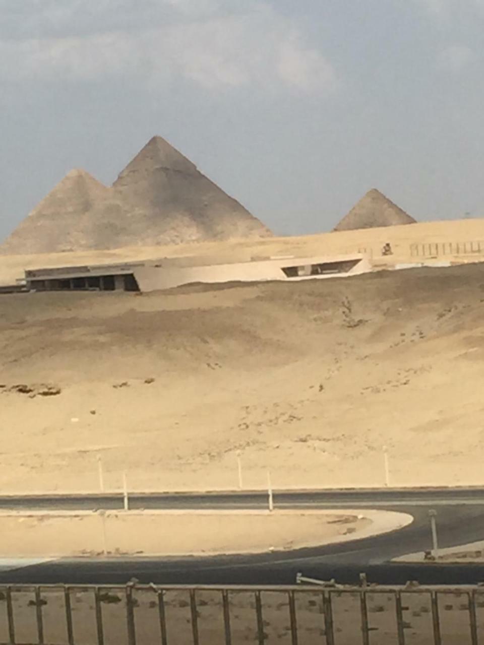 Luxury Pyramids + Tours And Transportations Apartment
